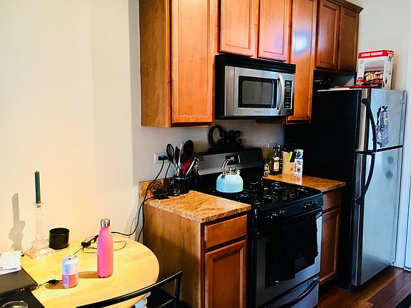 4th image of 3437 N Lakewood Ave