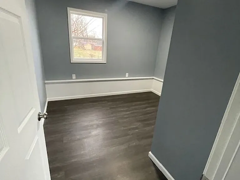 503 E College St — Photo 11
