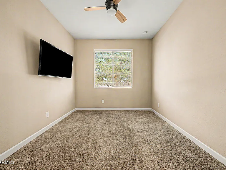 1619 N Hillcrest — Photo 16