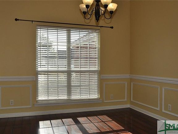 Dining Room with Chair Rail & Wainscoating