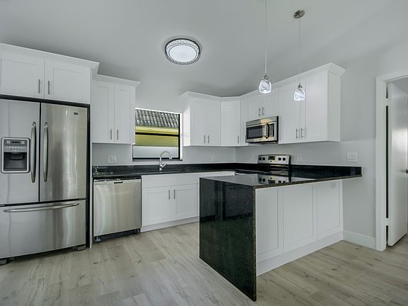 5th image of 4689 Pine Grove Dr