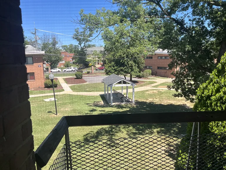 Campus Gardens — Photo 43