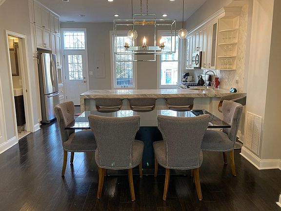 Great for entertaining and gathering. Table seating for 6, counter seating for 4.