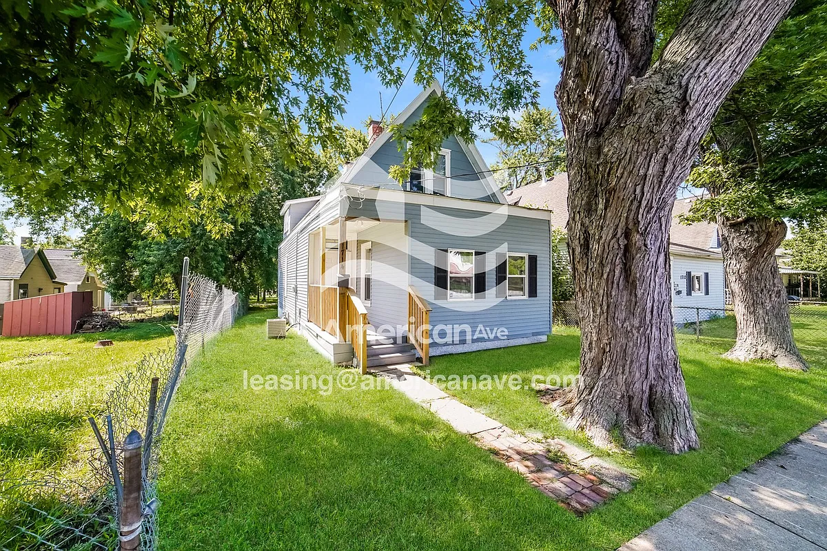 1756461_002_wm_-_front_view_12928785.jpg - 1714 NE Monroe St