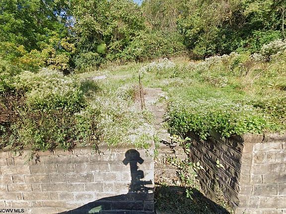 2nd image of 321 8th St