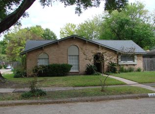13826 Overbrook Ln, Houston, TX 77077