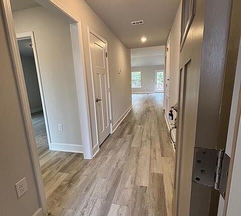 3rd image of 688 Mayflower Dr