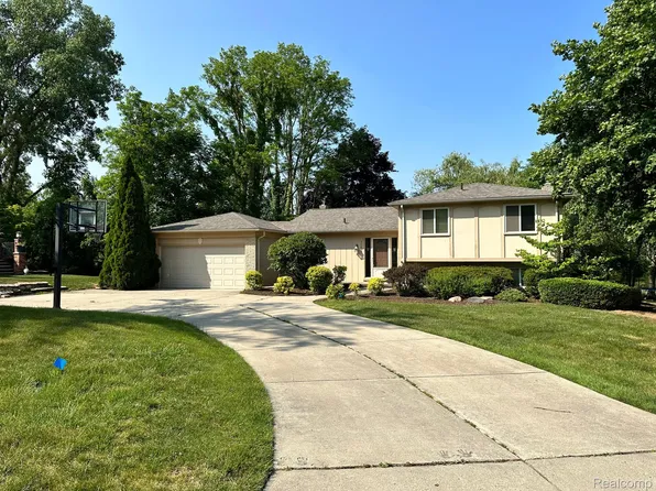 36638 Brittany Hill Ct, Farmington, MI 48335