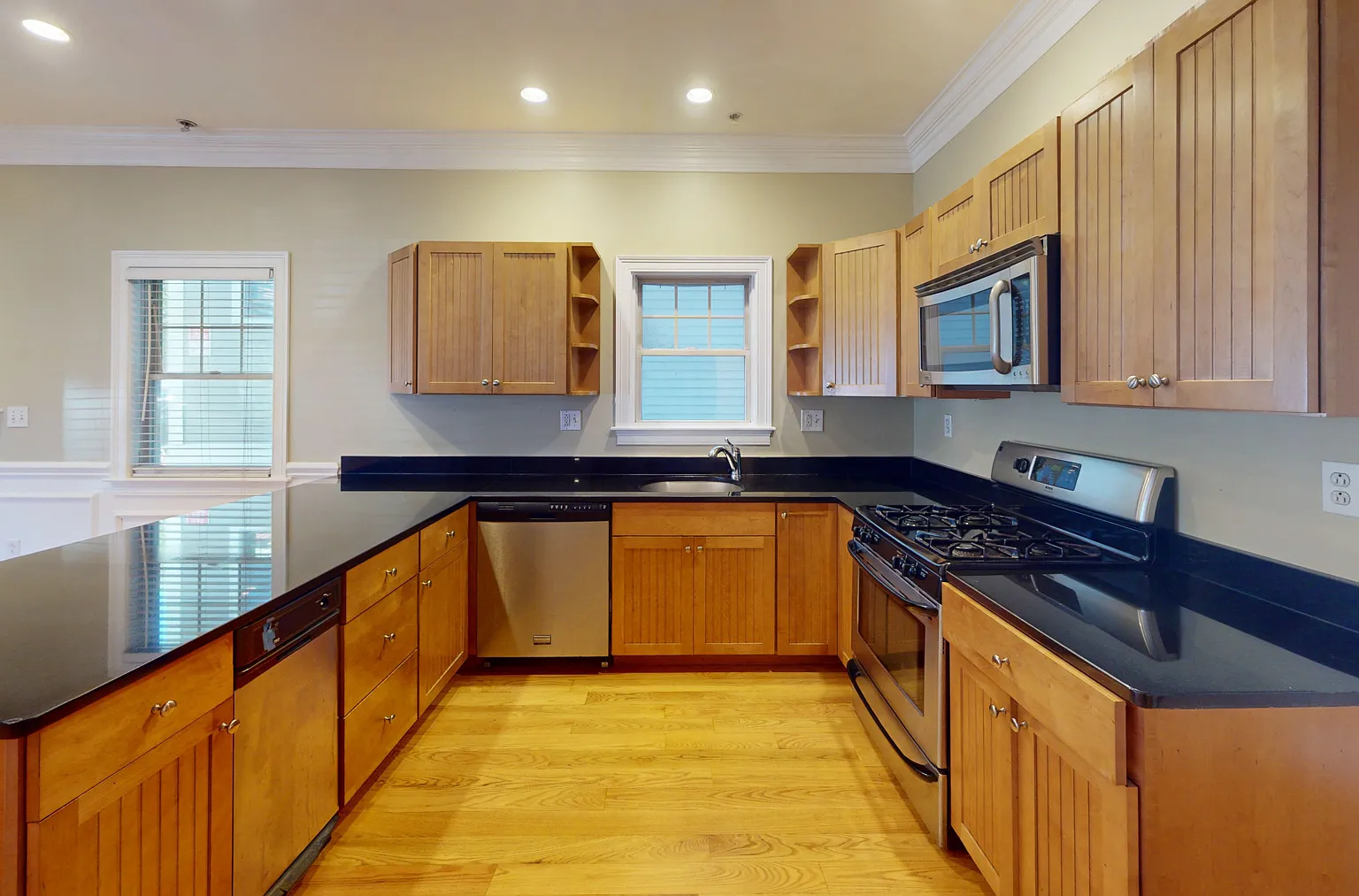 2 bed, 825 sqft, $3,800 — Photo 4