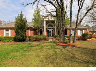 4511 Oak Leaf Dr, Tulsa, OK 74132