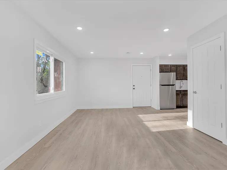 557 S Broad St #C3 — Photo 4