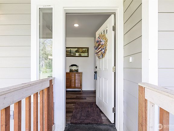 3rd image of 15635 Ursula Lane SE