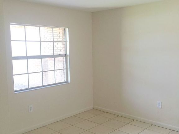4th image of 3075 Saint Paul Dr