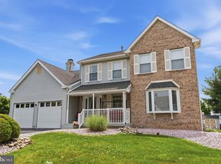 2732 Woodsview Dr, Bensalem, PA 19020