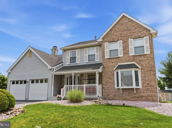 2732 Woodsview Dr, Bensalem, PA 19020