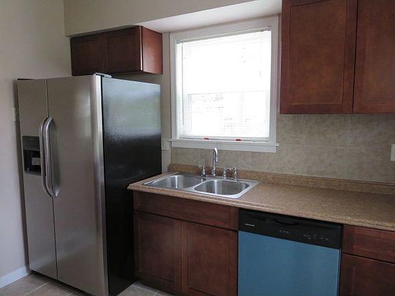 4th image of 39 Blaine Ave