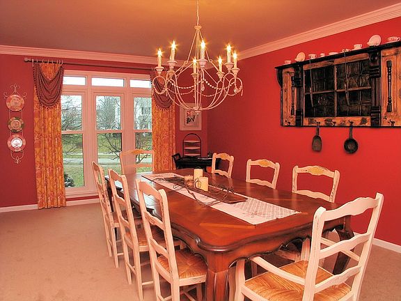 Oversize dining room