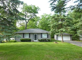 4800 Midland Ave, Waterford, MI