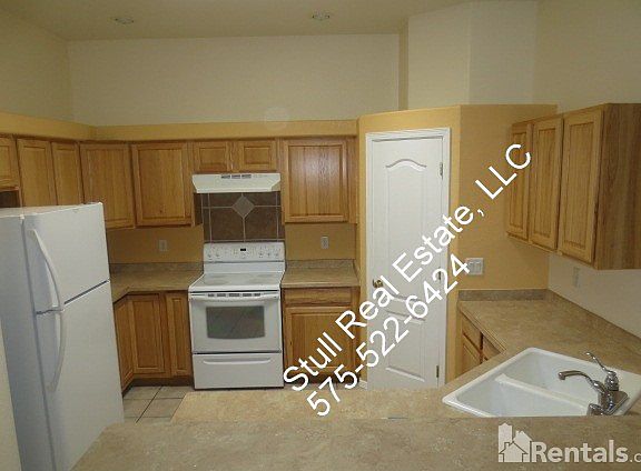 2nd image of 2305 Santo Domingo Ave #3