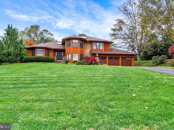 277 Pine View Ln, York, PA 17403