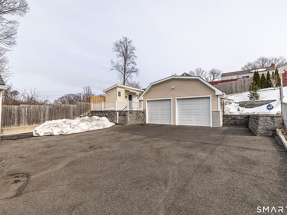 3rd image of 46 Oakleaf Street