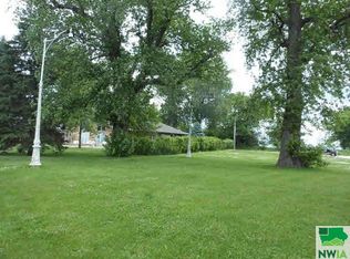 360 Sunset Dr, Lake View, IA 51450