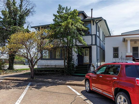 2nd image of 1624 Broadway Ave