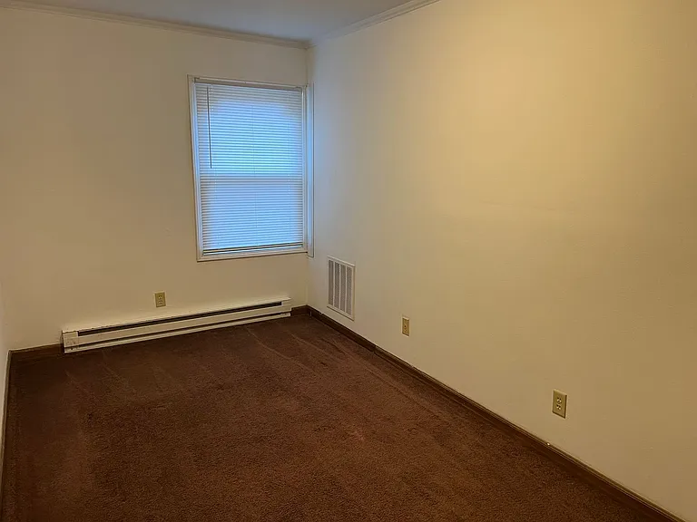920 Greenbrier Rd — Photo 4