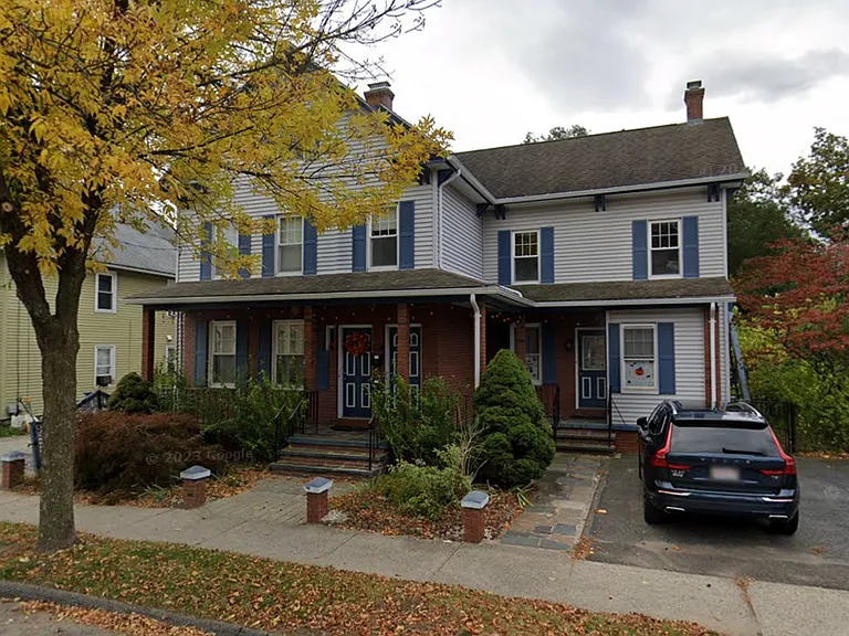 Pine St — Photo 1
