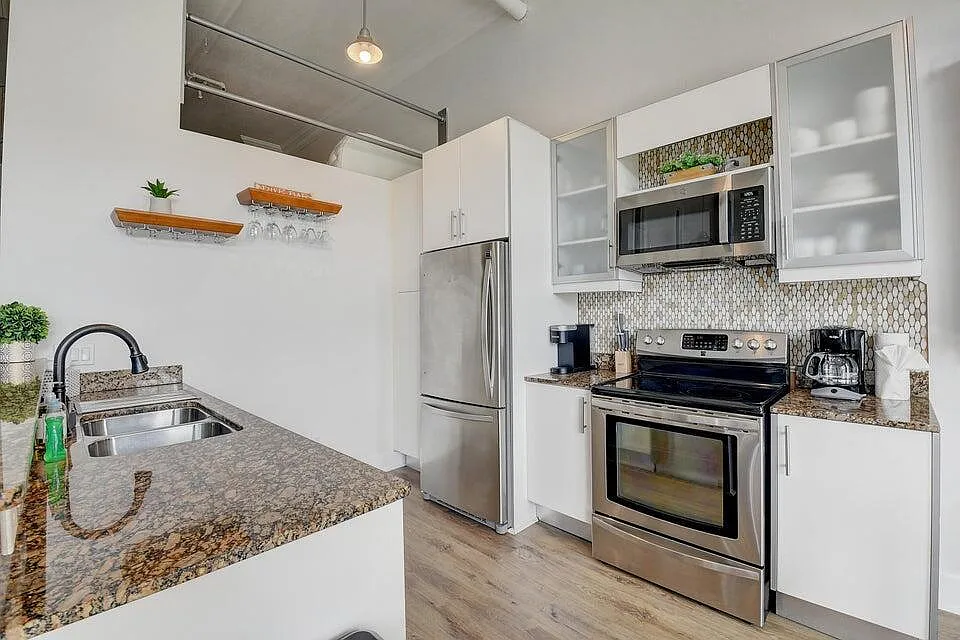 2 bed, 1087 sqft, $5,000 — Photo 3