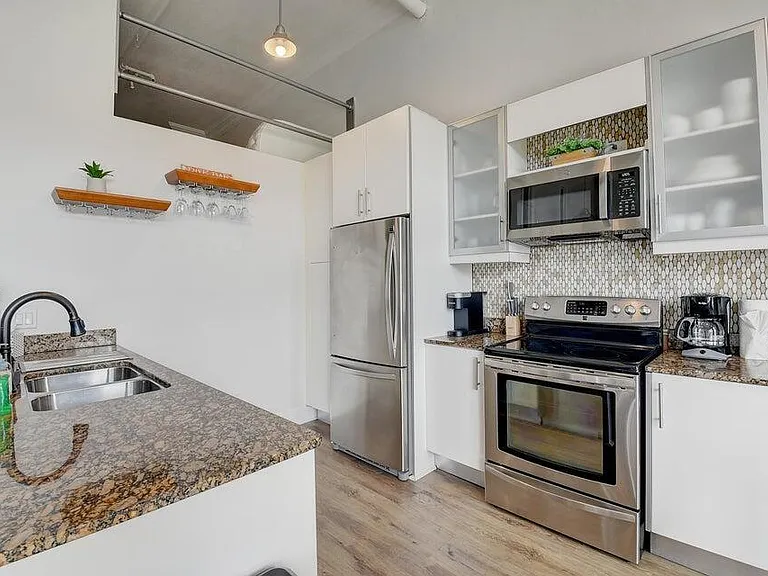 185 NE 4th Ave #210 — Photo 3