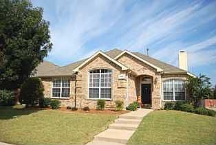 Outstanding Mckinney home with community pool