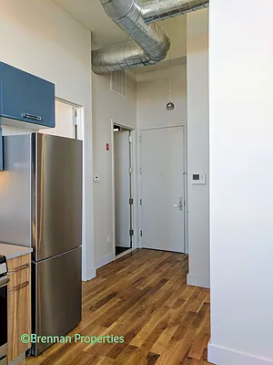 Rented by Manhattan Management LLC | media 32
