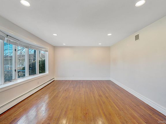 3rd image of 76 Balcom Road