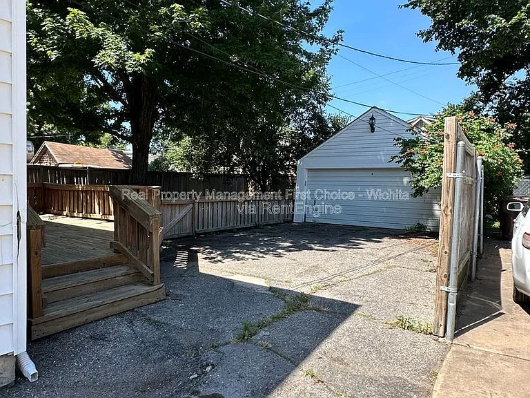 333 N Oliver St — Photo 24