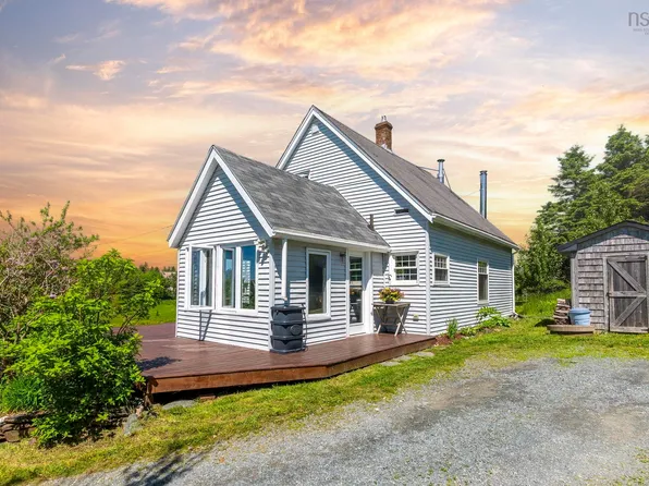6176 Highway 207, Seaforth, NS B0J 1N0