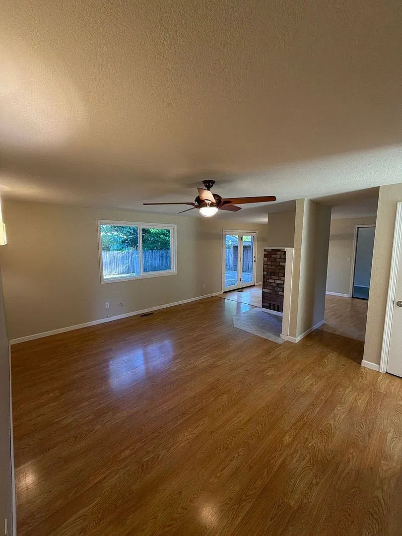 3 bed, 1.0 bath, $1,950 — Photo 3