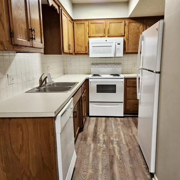 201 N Clark St #1 — Photo 6