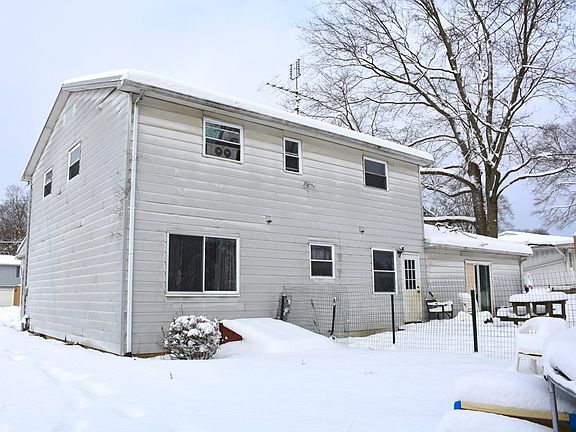 4th image of 440 Martha Dr