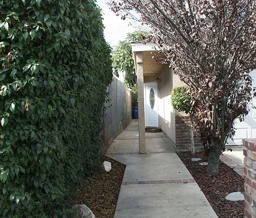 2nd image of 5735 Esperanza Ave