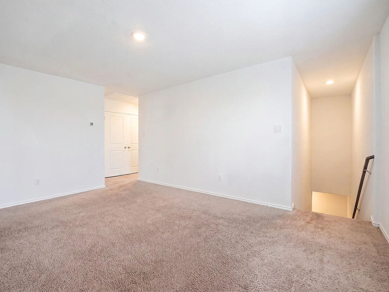 4 bed, 2.5 bath, 1950 sqft, $2,300 — Photo 3