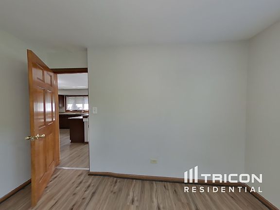 4th image of 2926 Bonnie Brae Cres