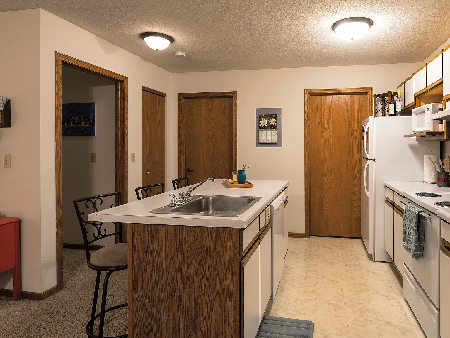 Valley Manor Apartments — Photo 1