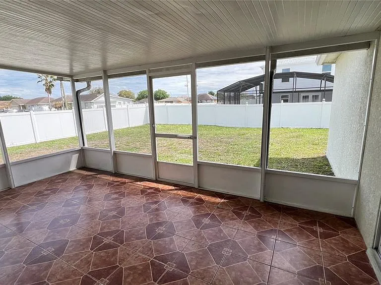 485 Martigues Dr — Photo 31