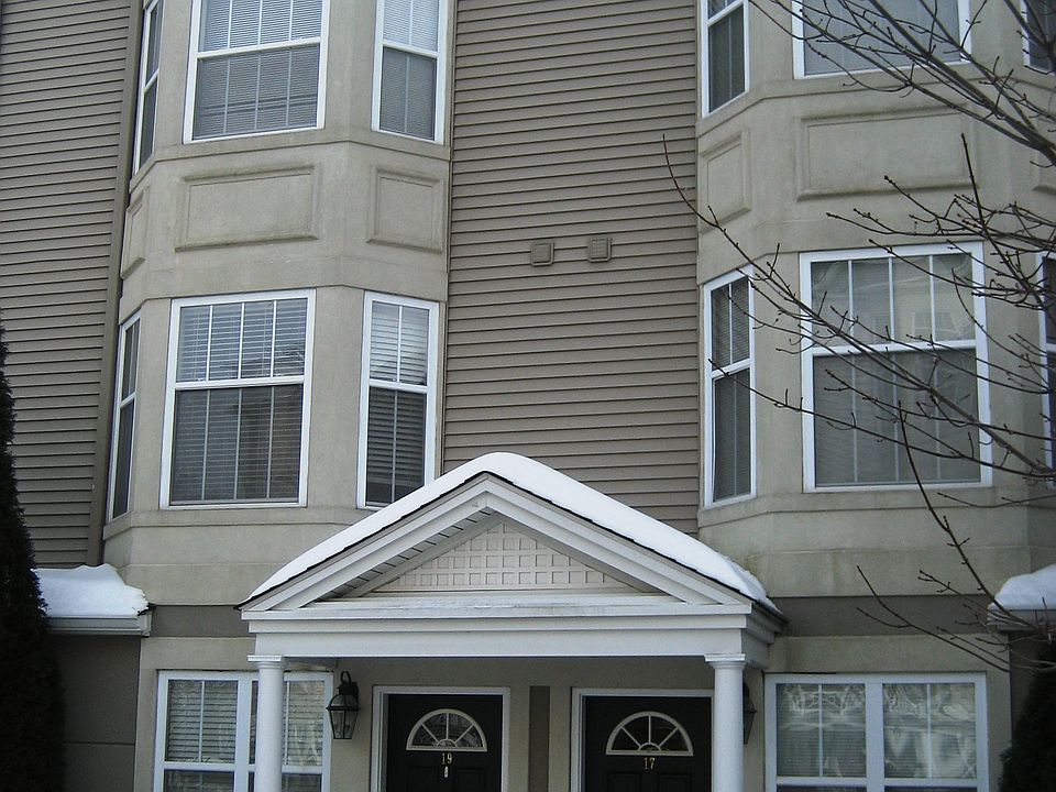 1st image of 9 Harbor Pointe Dr