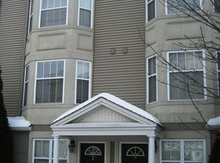 9 Harbor Pointe Dr, Haverstraw, NY