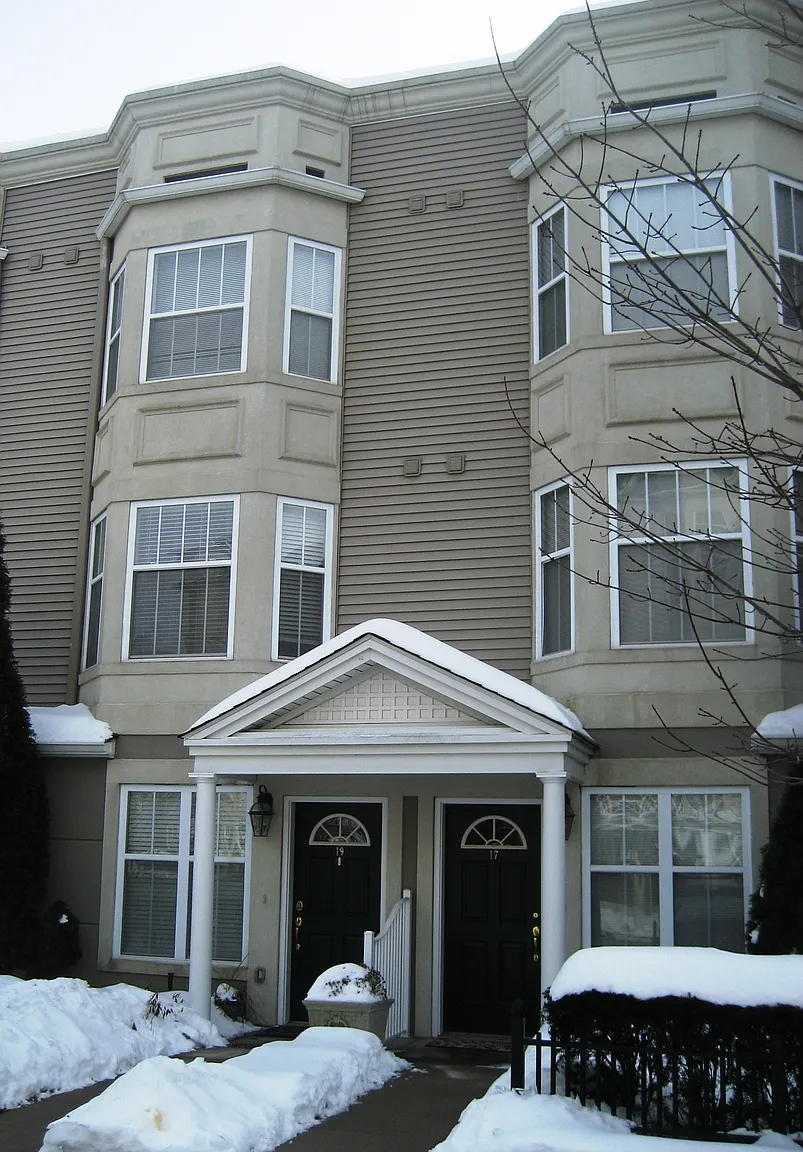 9 Harbor Pointe Dr photo 1