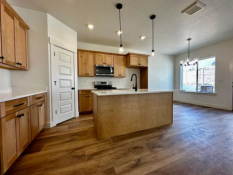 1558 W Banner Dr — Photo 1