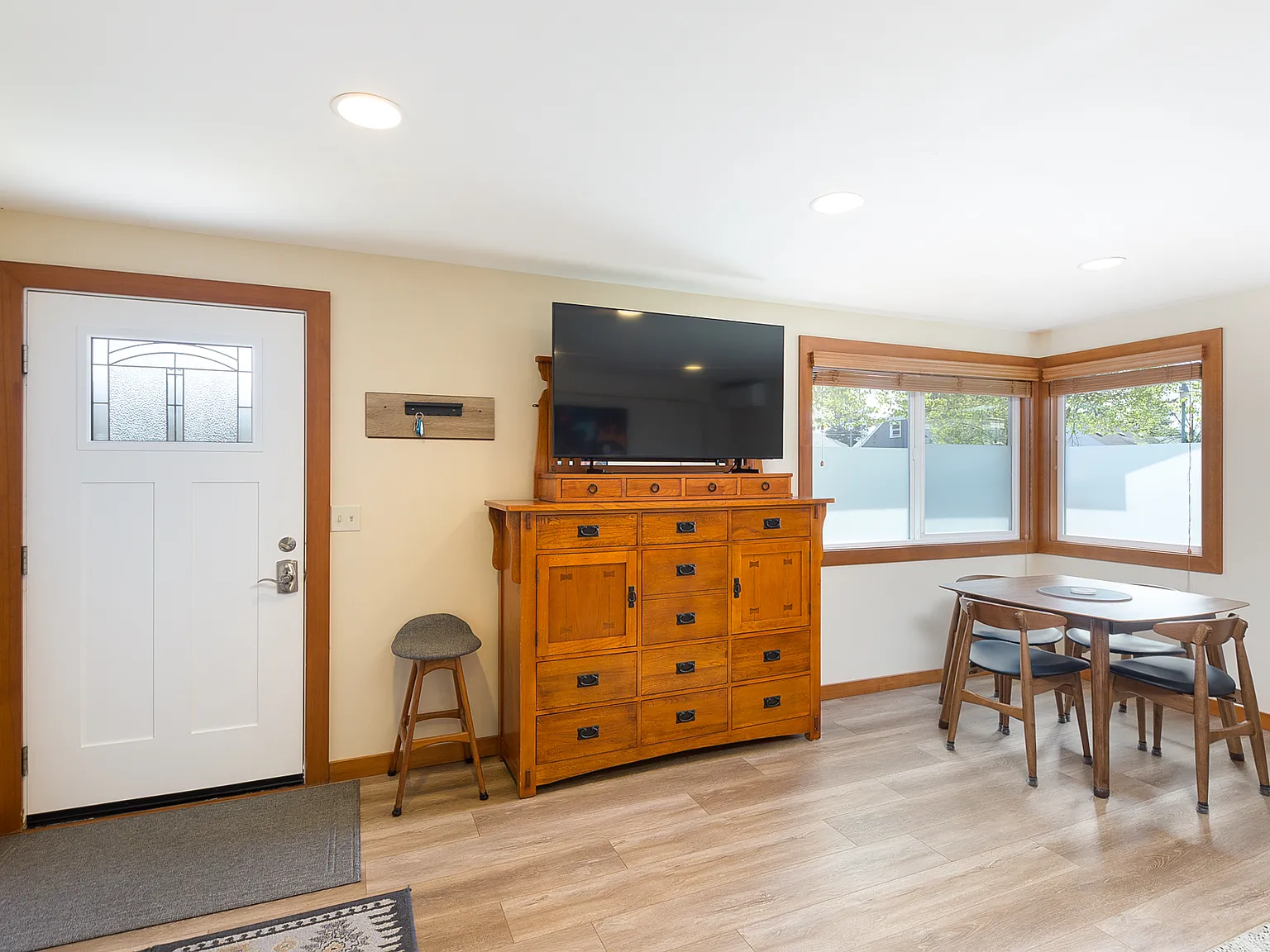 218 W Bell St — Photo 3