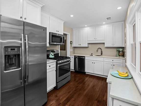 5th image of 606 5th St #606